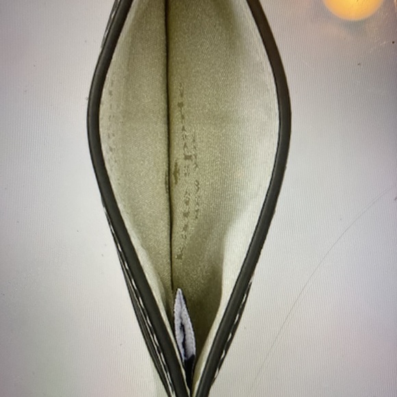 NWT. Staci garden bouquet boxed small card holder. - Picture 3 of 4